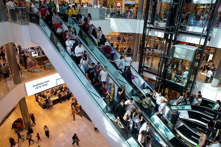 מטיילים ביום הבחירות