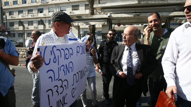 עו"ד רם כספי יועץ לצוות ההגנה של בנימין נתניהו בדרך לשימוע של בנימין נתניהו