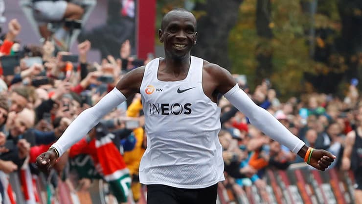 אליוד קיפצ'וגה חוגג