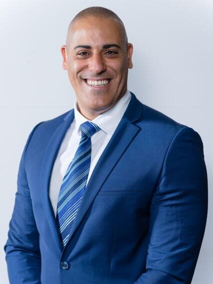 עו"ד עופר אלמוג