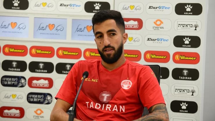 תולה את הנעליים. ביטון (צילום: הרצל יוסף) הפועל באר שבע