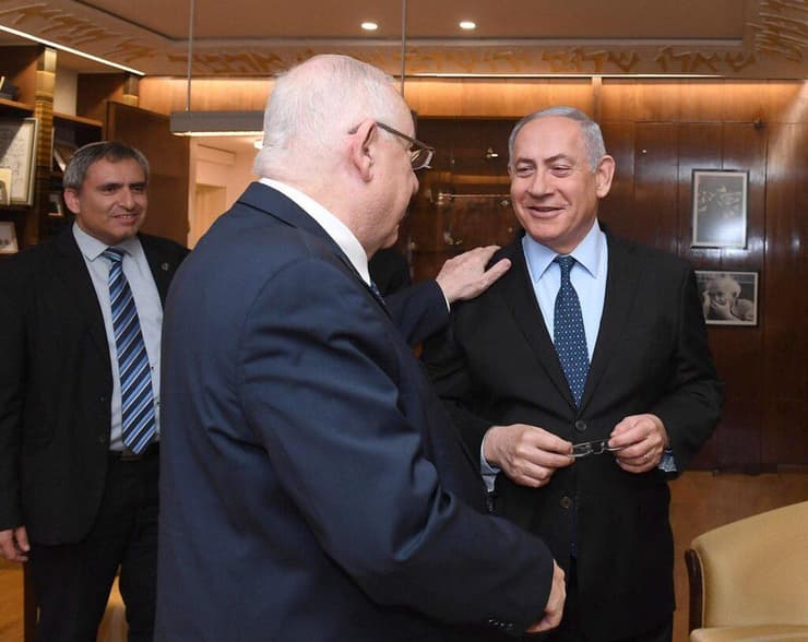 שיירת ראש הממשלה בנימין נתניהו בכניסה לבית הנשיא
