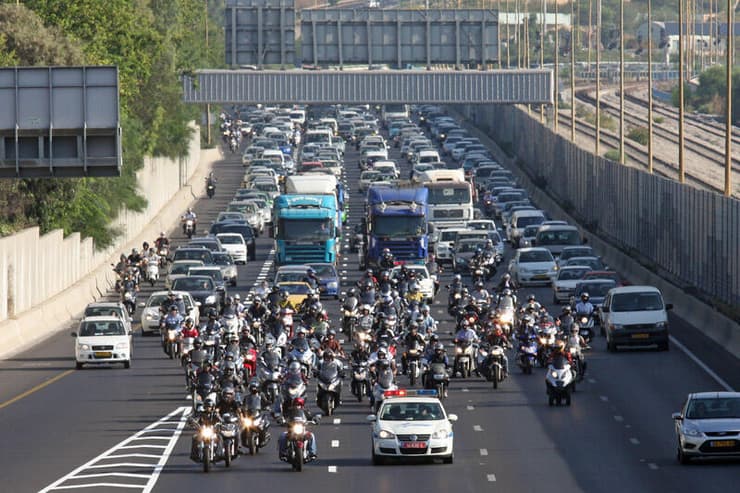 רוכבים רוכבים