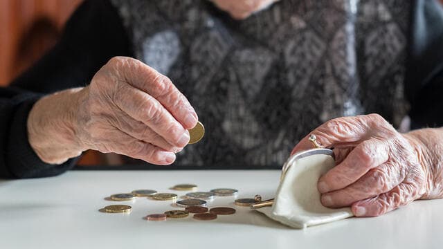 פגיעה גם בפנסיה