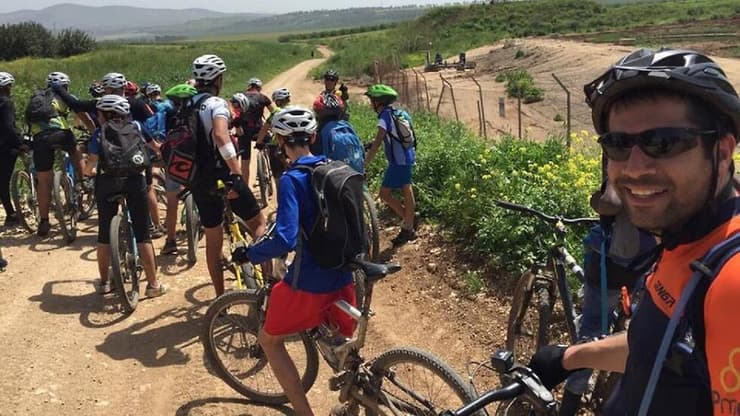 מסע אופניים של נערים מפנימיות בניצנה במסגרת "הרוח הישראלית" (צילום: באדיבות הרוח הישראלית) מסע אופניים של נערים מפנימיות בניצנה
