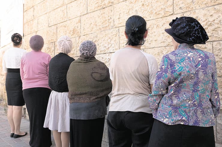 עגונות מפגינות בדרישה שמשרד המשפטים יסייע להן