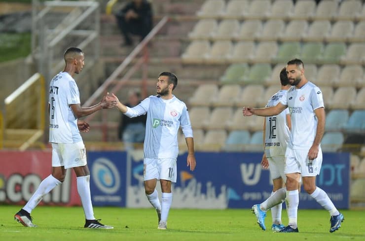 דרור כובש מול מ.ס אשדוד במדי הפועל חדרה (צילום: אבי רוקח) שגיא דרור חוגג