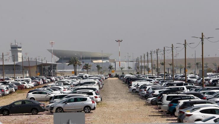 חניון לטווח ארוך בנתב"ג. 50 שקל ליום (צילום: ערן גרנות) חניון לטווח ארוך בנתב"ג. 50 שקל ליום