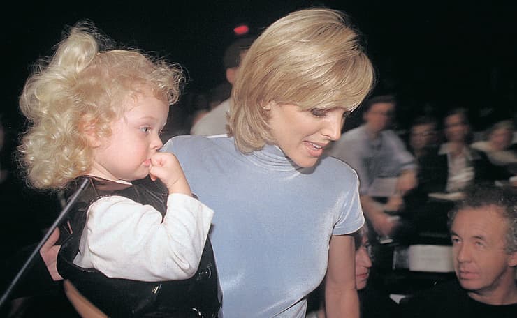 טיפאני בצעירותה עם אמה מרלה מייפלס