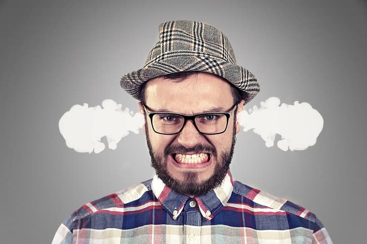 צילום: Shutterstock איש עצבני