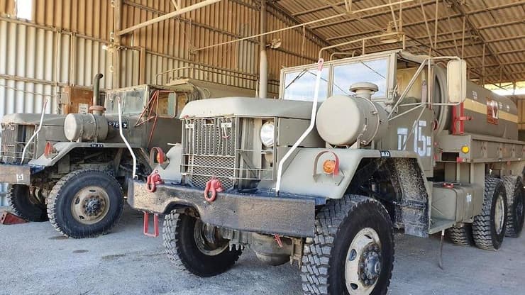 "פערים גדולים בתובלה הלוגיסטית ובציוד הלחימה". משאיות בלתי-כשירות באוגדה 319 (צילום: יואב זיתון)  דו"ח ביקורת מבקר צה"ל: בעיות כשירות למלחמה באוגדת מילואים