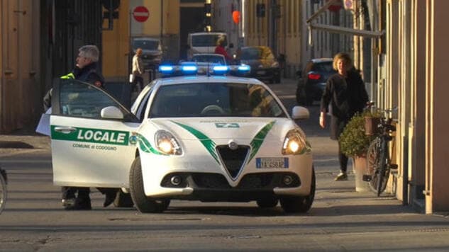 משטרה בעיר קודוניו מחוז לודי צפון איטליה נגיף קורונה