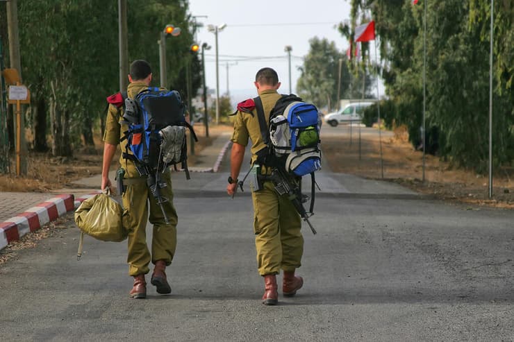 חיילים
