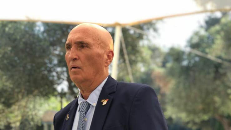 "לכבד את הפוליטיקאים ואת קדושת הטקס, המקום והיום". יו"ר יד לבנים, אלי בן שם אלי בן שם