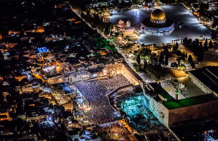 פרויקט יום העצמאות- 20 הצילומים הטובים בישראל סליחות בכותל המערבי 
