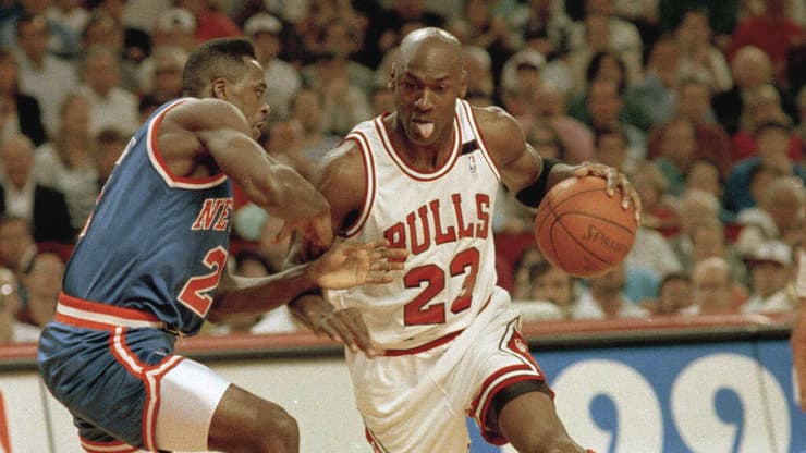 מייקל ג'ורדן חודר לסל מול ניו יורק