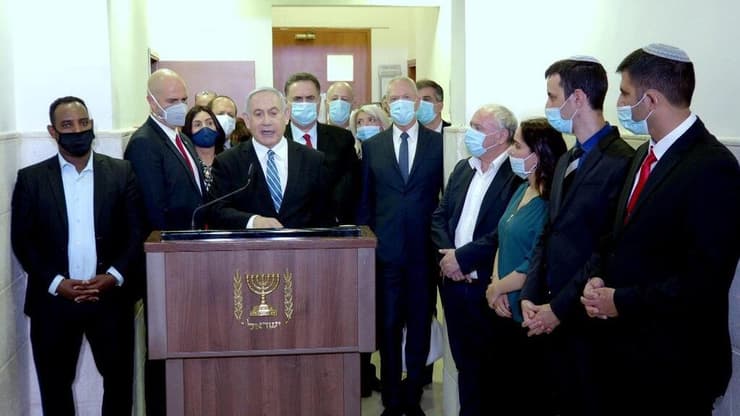 בנימין נתניהו עם חברי הליכוד לפני הדיון הראשון במשפטו