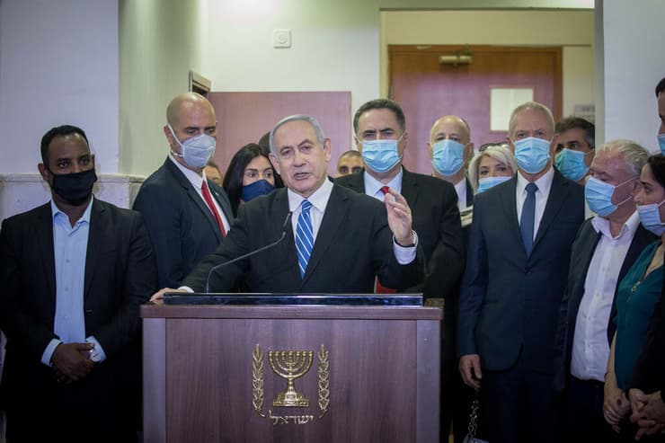 בנימין נתניהו עם חברי הליכוד לפני הדיון הראשון במשפטו