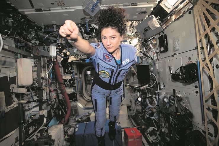 ג'סיקה מאיר במעבורת