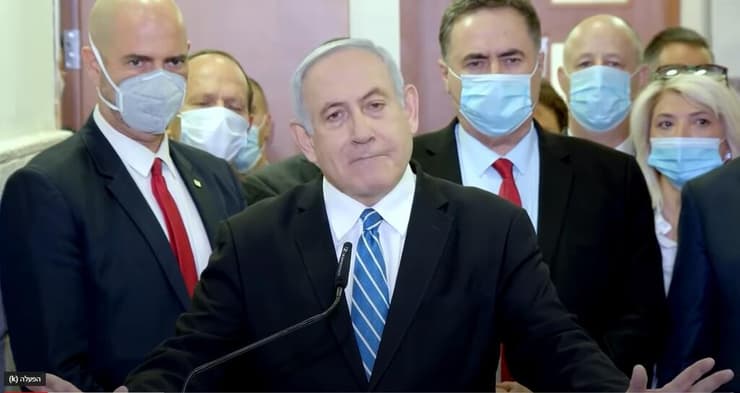 נתניהו מצקצק במהלך הנאום שלו