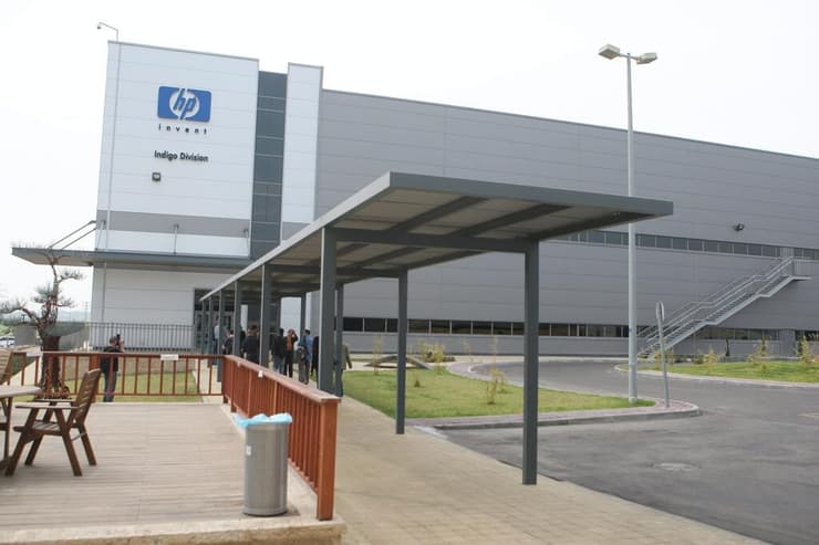 מפעל HP אינדיגו, קריית גת (צילום: אוראל כהן) כניסה לבניין מפעל HP אינדיגו, קריית גת