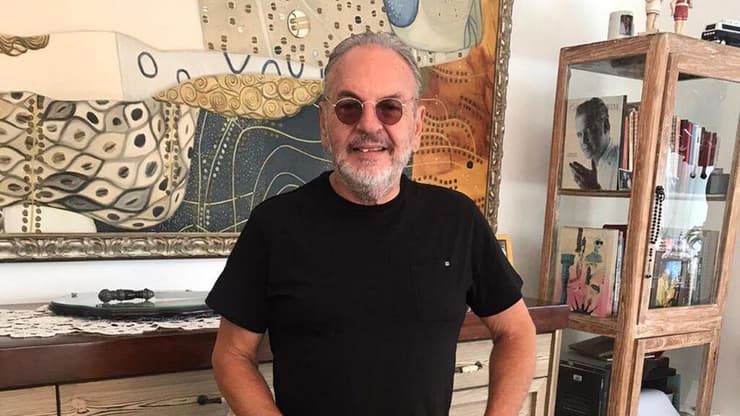 יוסי טוכנר, אביה של דנה. "נולד עם קסם, מאלו שזורקים שני דברים לסיר ויוצא להם הכי טעים בעולם" יוסי טוכנר מסטקיית הבוקרים