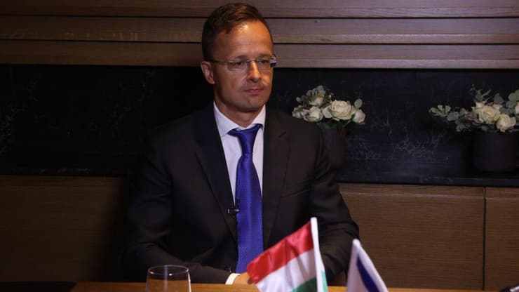 פטר סיירטו שר החוץ של הונגריה