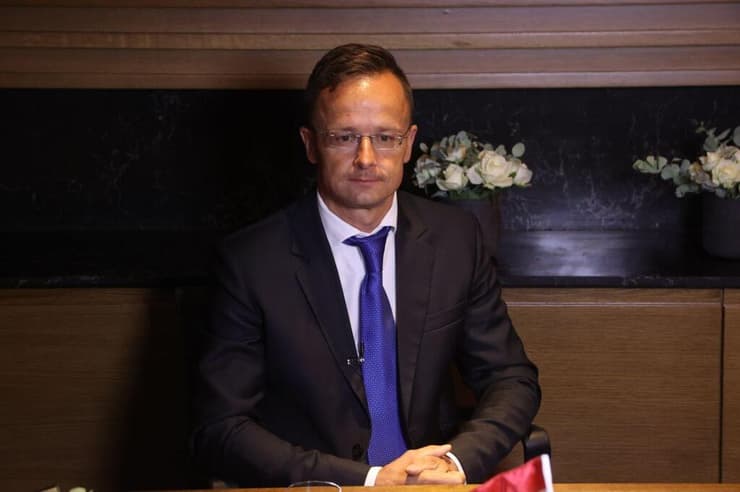 פטר סיירטו שר החוץ של הונגריה