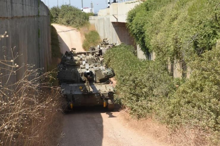 תותחים בגבול הצפון (צילום: אביהו שפירא) צה"ל פורס תותחים בגבול הצפון על רקע המתיחות הבטחונית