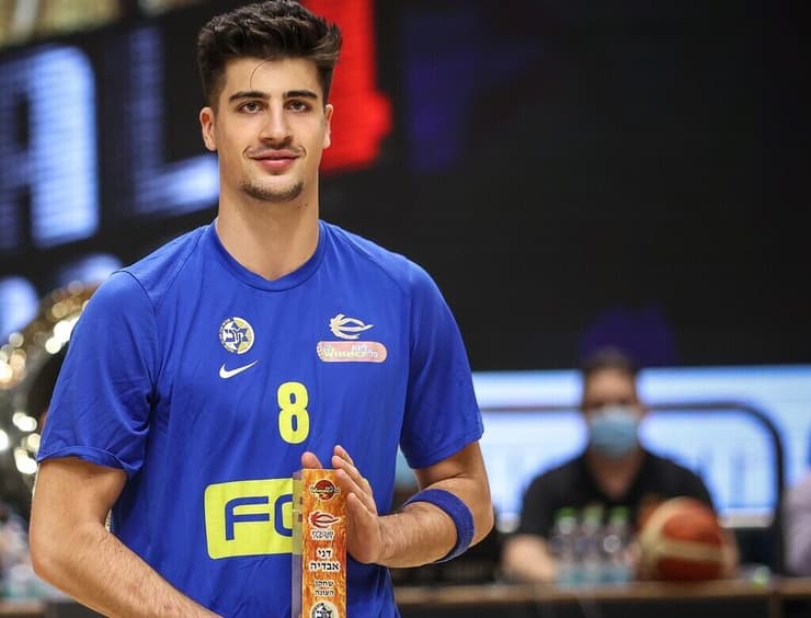 דני אבדיה במדי מכבי ת"א