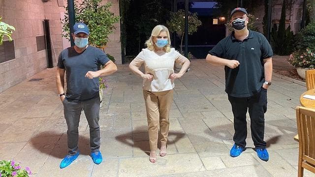 שרה נתניהו עם טופז לוק ועופר גולן
