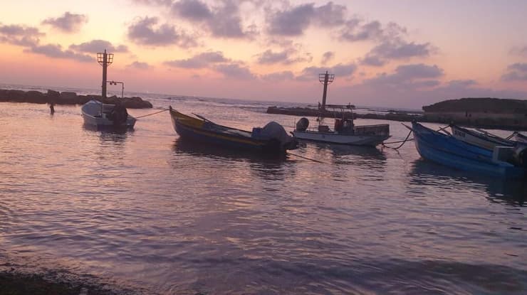 שקיעה בחוף ג'סר א-זרקא