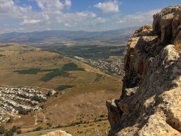נוף לגליל ממצוק הארבל