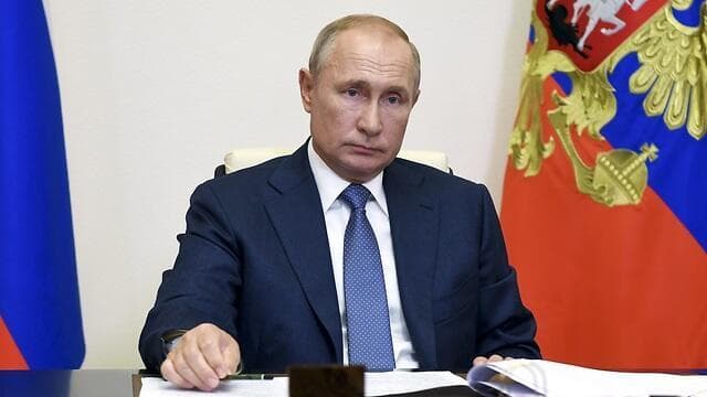 "הדרך היחידה לעמוד מול מנהיג כמו פוטין היא באמצעות חשיפת נרטיב הכוח שלו". ולדימיר פוטין האמיתי