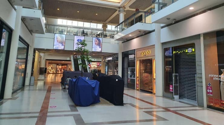 קניון רמת אביב סגור בימי הקורונה (צילום: רן רימון) קניון רמת אביב בכנס