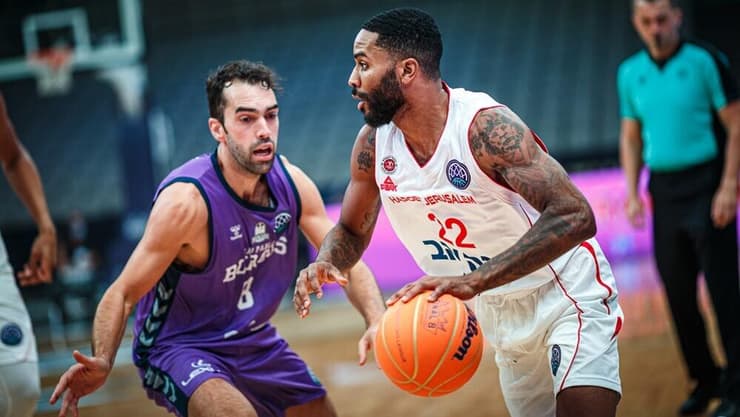 "הקדנציה הראשונה שלי היתה קצרה מדי". פיליפ במדי הפועל ירושלים (צילום: Basketball Champions League) טאריק פיליפ