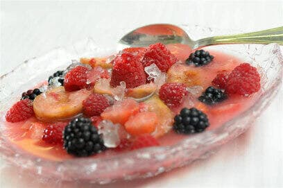 קומפוט של תאנים ופירות אדומים בחלב שקדים ווניל (צילום: ירון ברנר) קומפוט של תאנים ופירות אדומים בחלב שקדים ווניל