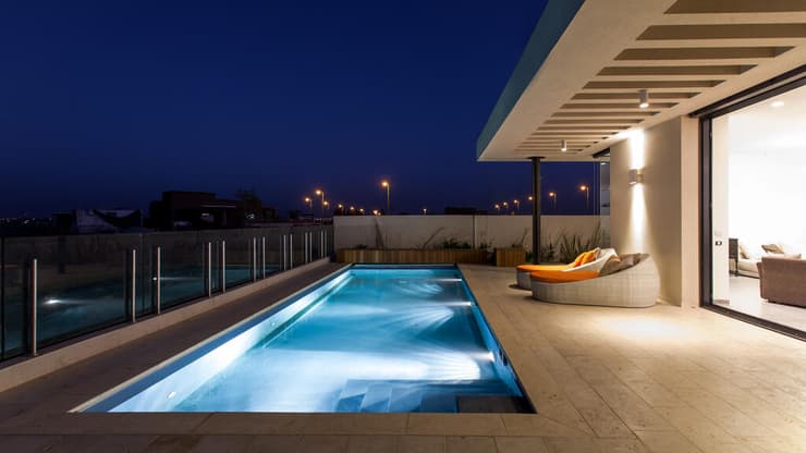 בריכה פרטית