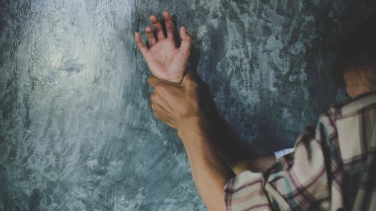 אישום: תושב נתניה תקף ואנס את זוגתו (צילום: shutterstock) תקיפה מינית