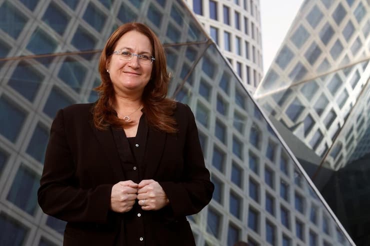 דנה עזריאלי