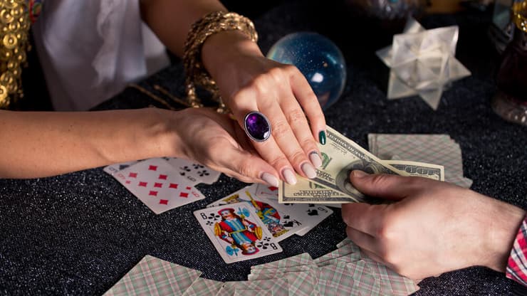 קוראת בקלפים טארוט תקשור