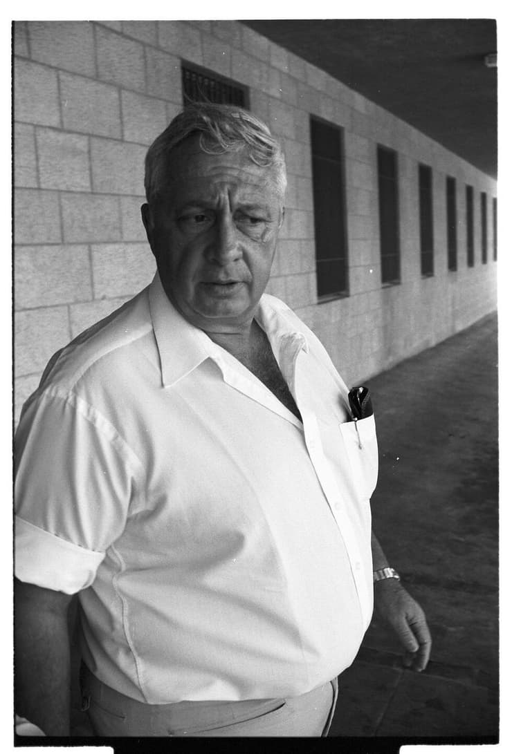 ''אמר לפרוטוקול שזו בושה וכלימה שהם בכלל נזקקים לחנינה''. אריאל שרון