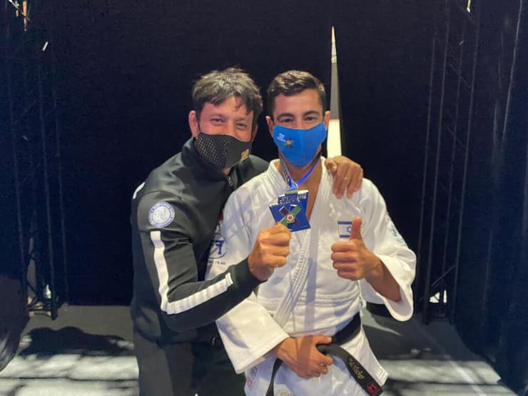 סמדג'ה, פליקר והמדליה מאליפות אירופה (צילום: איגוד הג'ודו) סמדג'ה, פליקר והמדליה