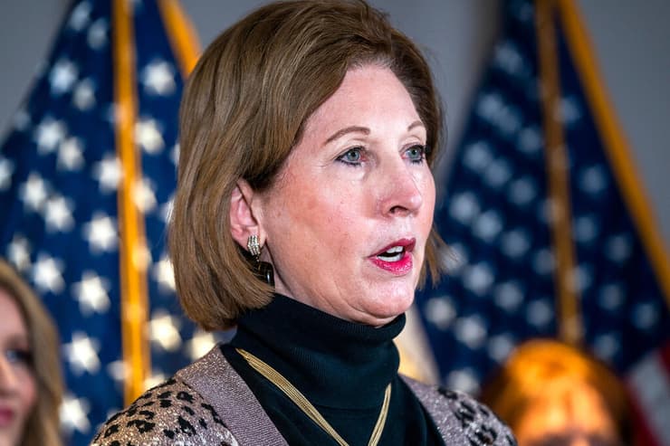 עו"ד עורכת הדין סידני פאוול שהייתה בצוות המשפטי של קמפיין דונלד טראמפ