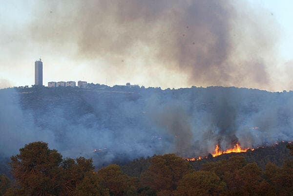 אש בכרמל מול אוניברסיטת חיפה