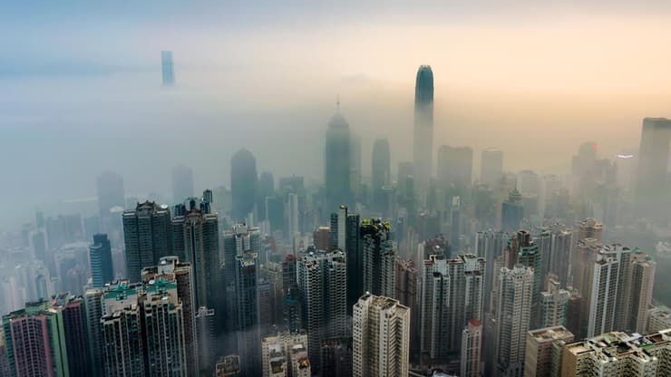 הונג קונג בערפל. צולם מפסגת ויקטוריה