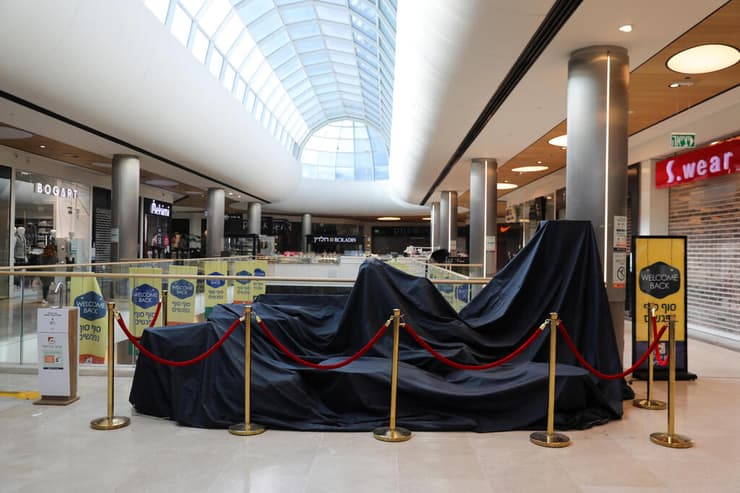 קניון מלחה בירושלים בסגר השלישי. "הפקירו לגמרי" (צילום: EPA) קניון מלחה סגור