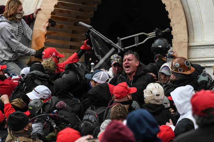 עימותים בין שטרים למפגינים בוושינגטון, ב-  1.6