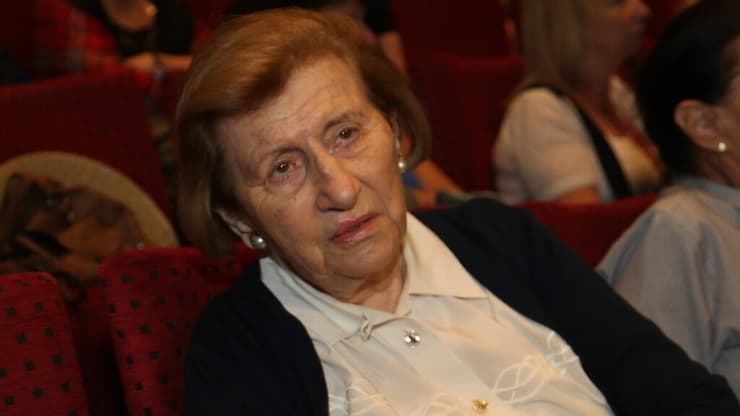 ראומה ויצמן בטקס האשכבה לאסי דיין, ב-2021 (צילום: אביגיל עוזי) רות דיין וראומה ויצמן סטקס האשכבה של אסי דיין