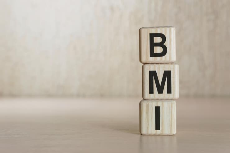 "אישה שמגיעה אליי עם BMI 28, עם שיעור ואקנה, אני אומרת לה: 'בואי נעשה קודם ירידה של 5% במשקל'", פרופ' טלי צוקרמן יפה (איור: shutterstock) BMI